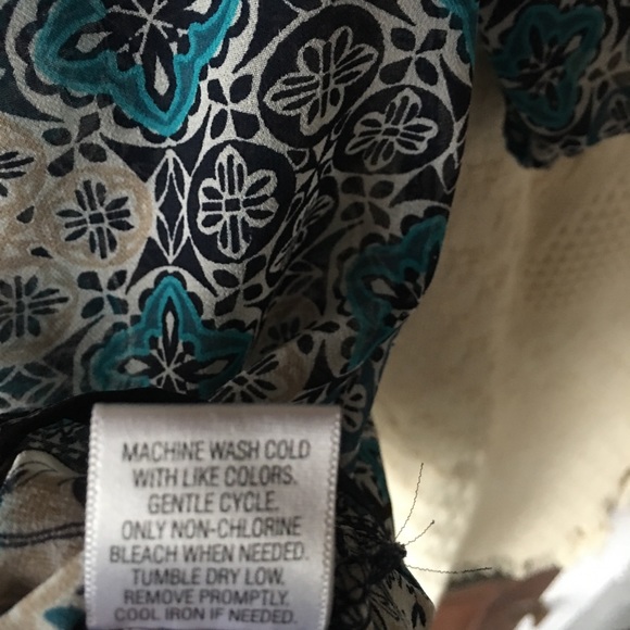 Nice Blue And White Croft&Barrow Blouse Sz Medium - Picture 6 of 8